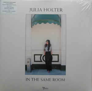 Julia Holter – In The Same Room